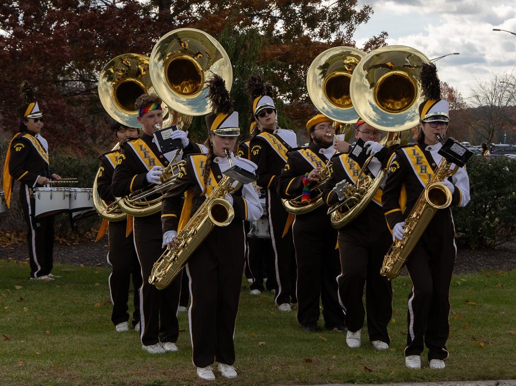 Baritone saxophones and sousaphones playing 'Brickhouse' while tailgating